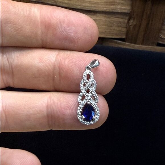 Elegant Sterling Silver and Blue Teardrop Pendant - Picture 1 of 3